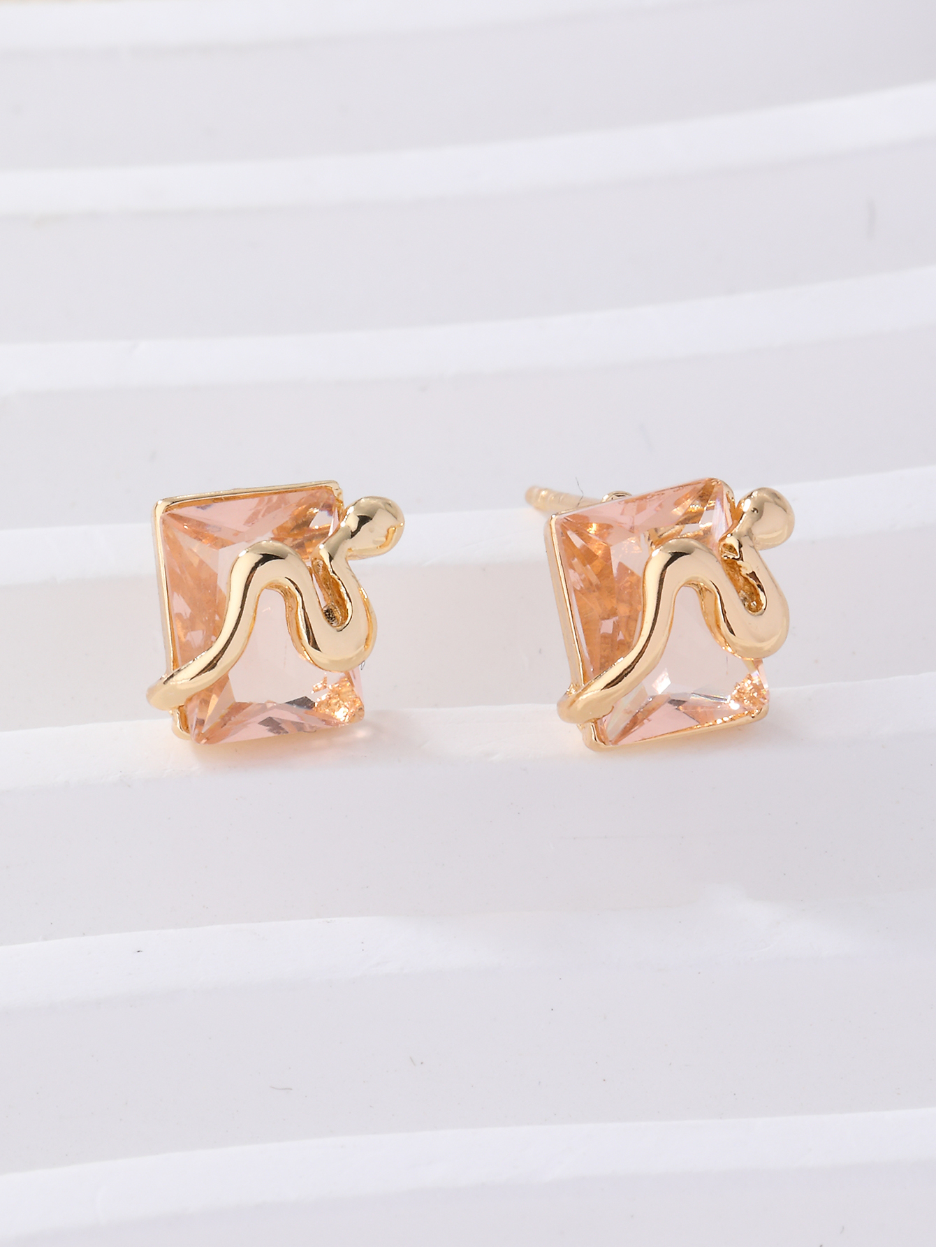 1 Pair Elegant Square Plating Inlay Metal Brass Zircon Gold Plated Ear Studs display picture 8