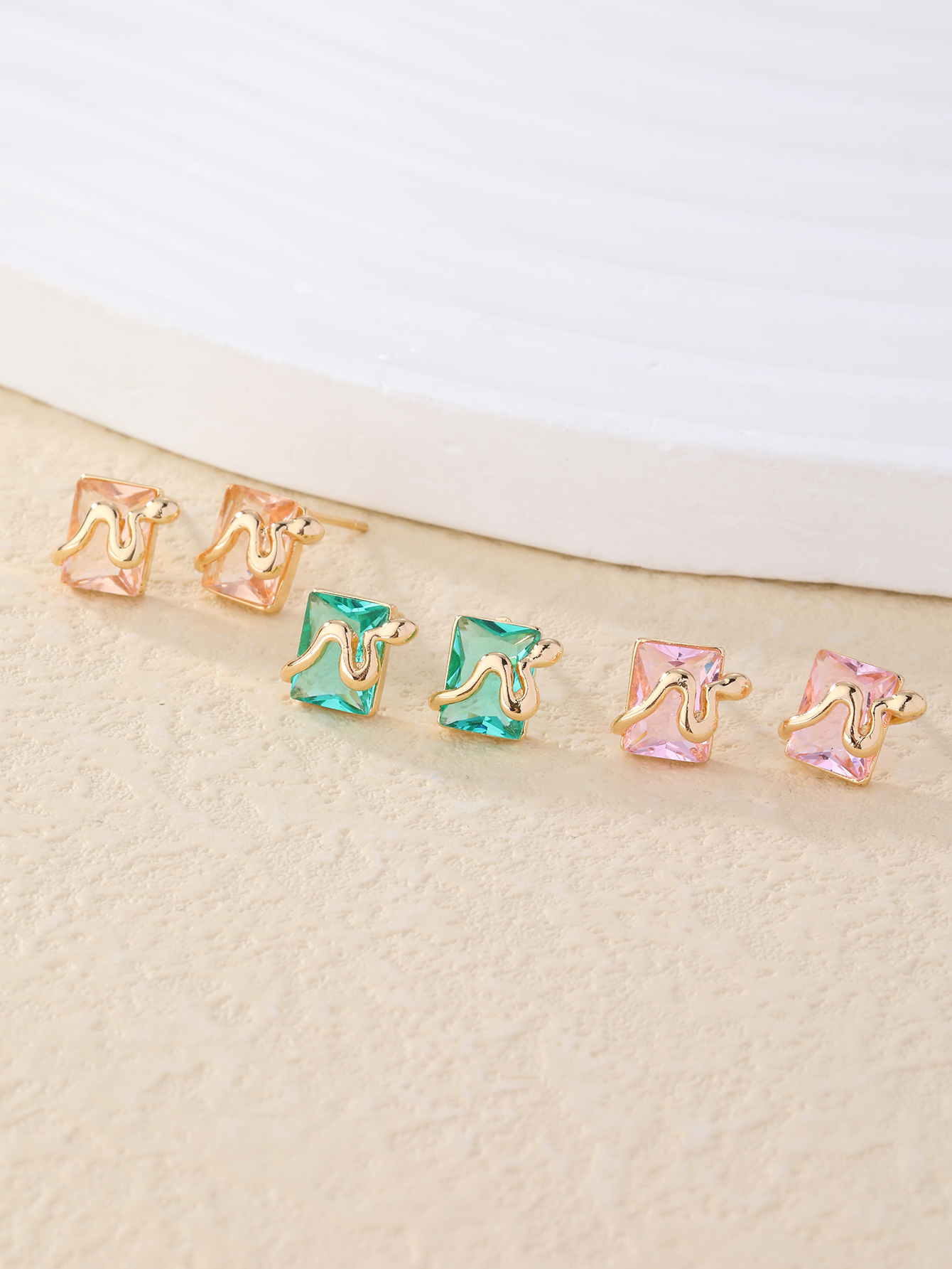 1 Pair Elegant Square Plating Inlay Metal Brass Zircon Gold Plated Ear Studs display picture 11