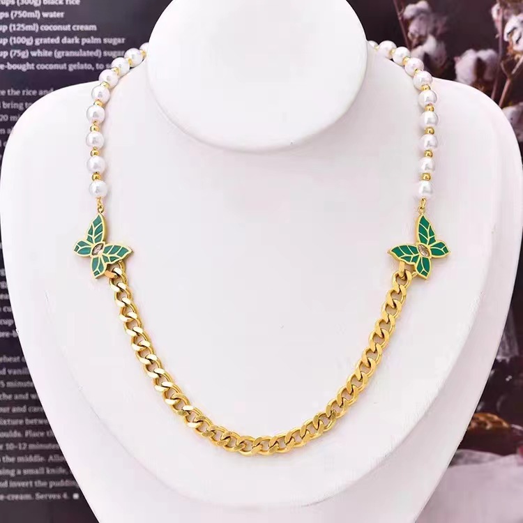 304 Stainless Steel Plastic 18K Gold Plated Elegant Retro Enamel Plating Butterfly Plastic Necklace display picture 2