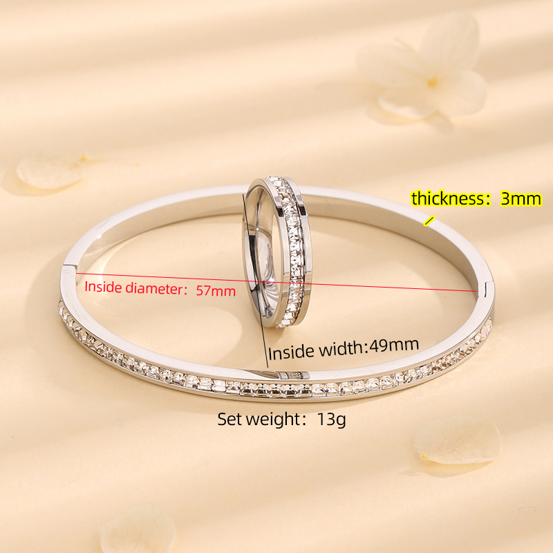 Elegant Solid Color Titanium Steel Plating Inlay Rhinestones 18k Gold Plated Rings Bracelets display picture 4