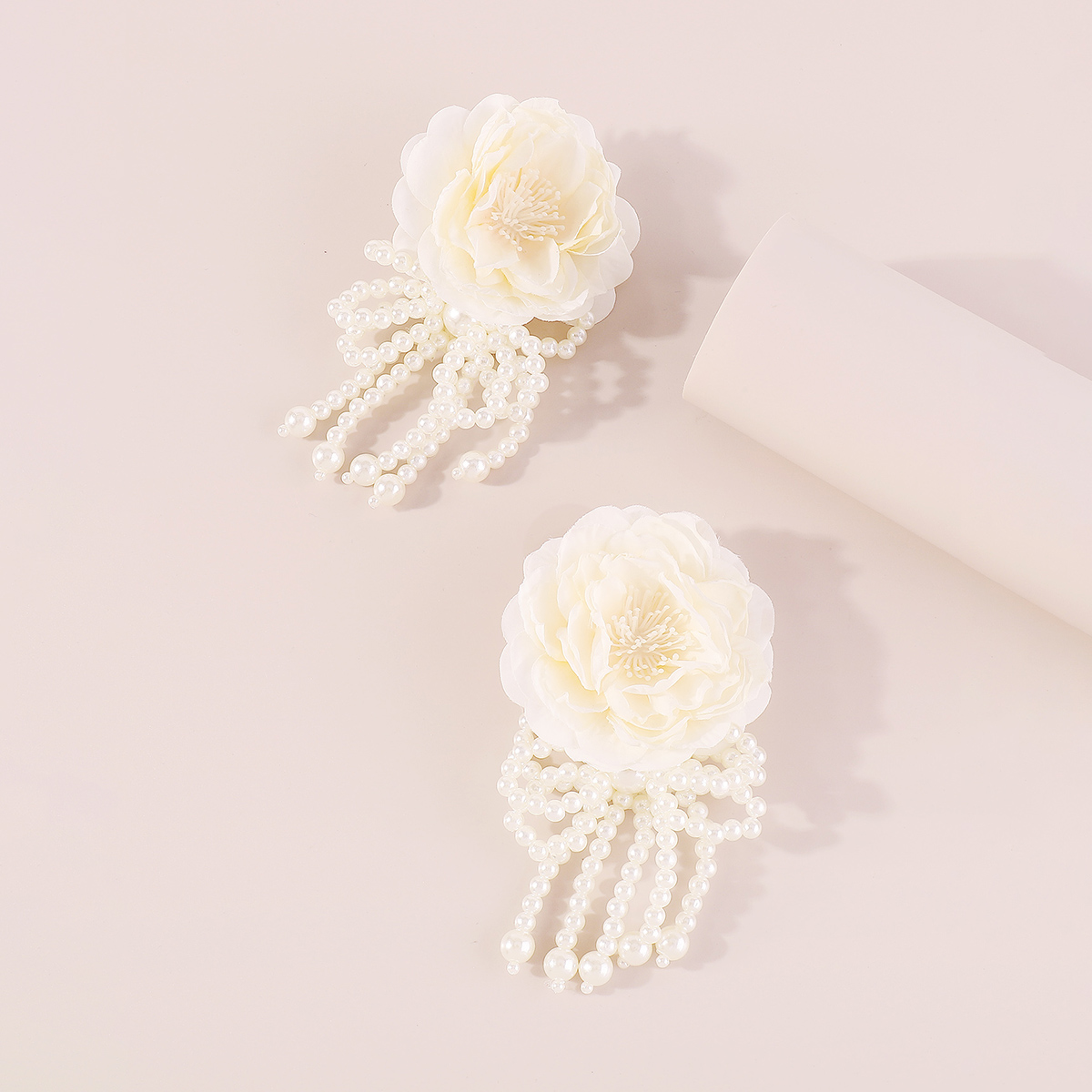 1 Pair Princess Exaggerated Sweet Flower Bow Knot Handmade Imitation Pearl Cloth Fabric Ear Studs display picture 1