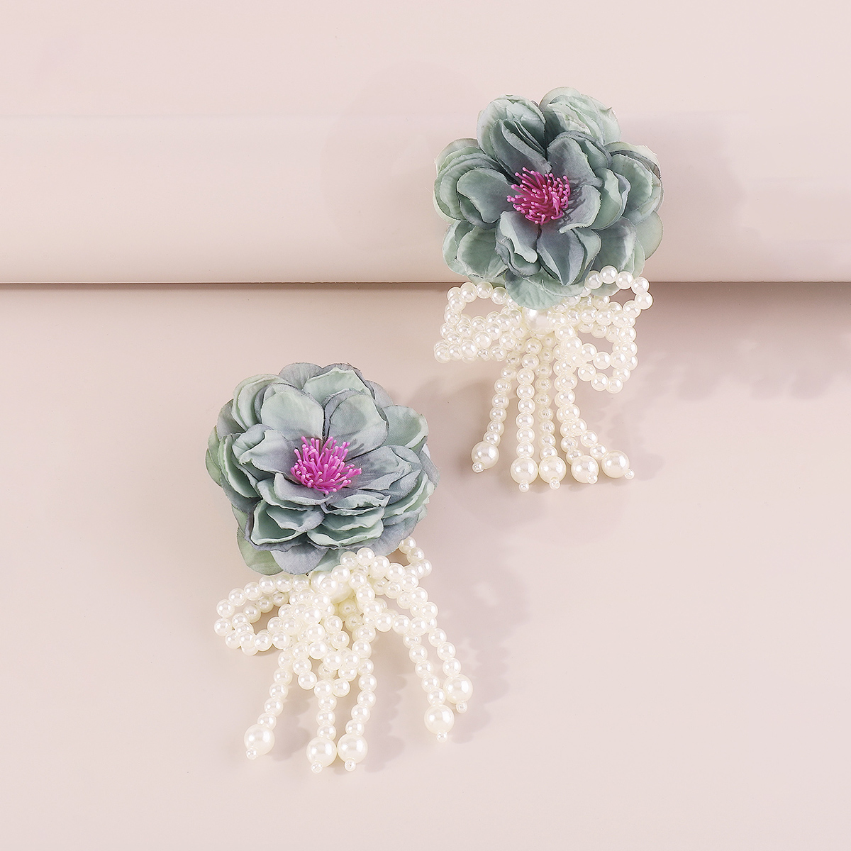 1 Pair Princess Exaggerated Sweet Flower Bow Knot Handmade Imitation Pearl Cloth Fabric Ear Studs display picture 8