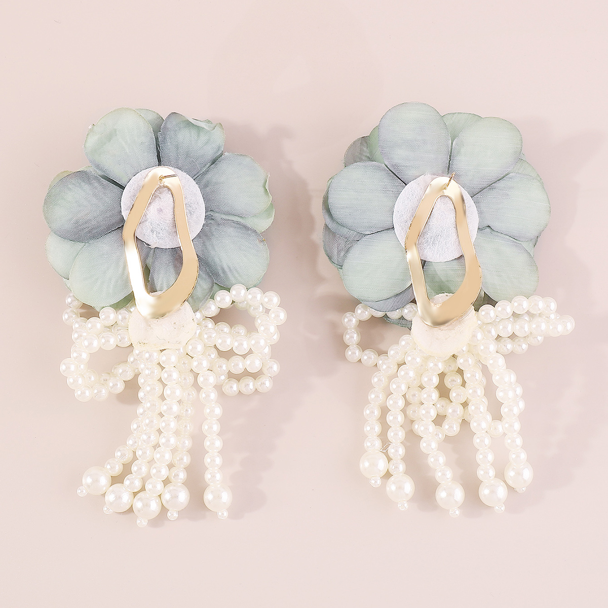 1 Pair Princess Exaggerated Sweet Flower Bow Knot Handmade Imitation Pearl Cloth Fabric Ear Studs display picture 7