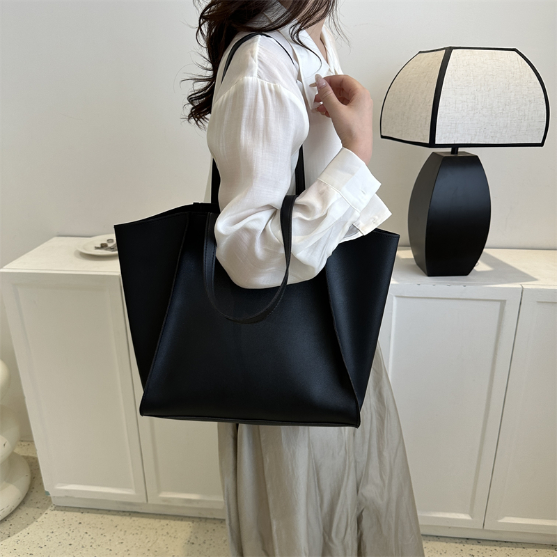 Women's All Seasons Pu Leather Elegant Basic Tote Bag Underarm Bag display picture 3