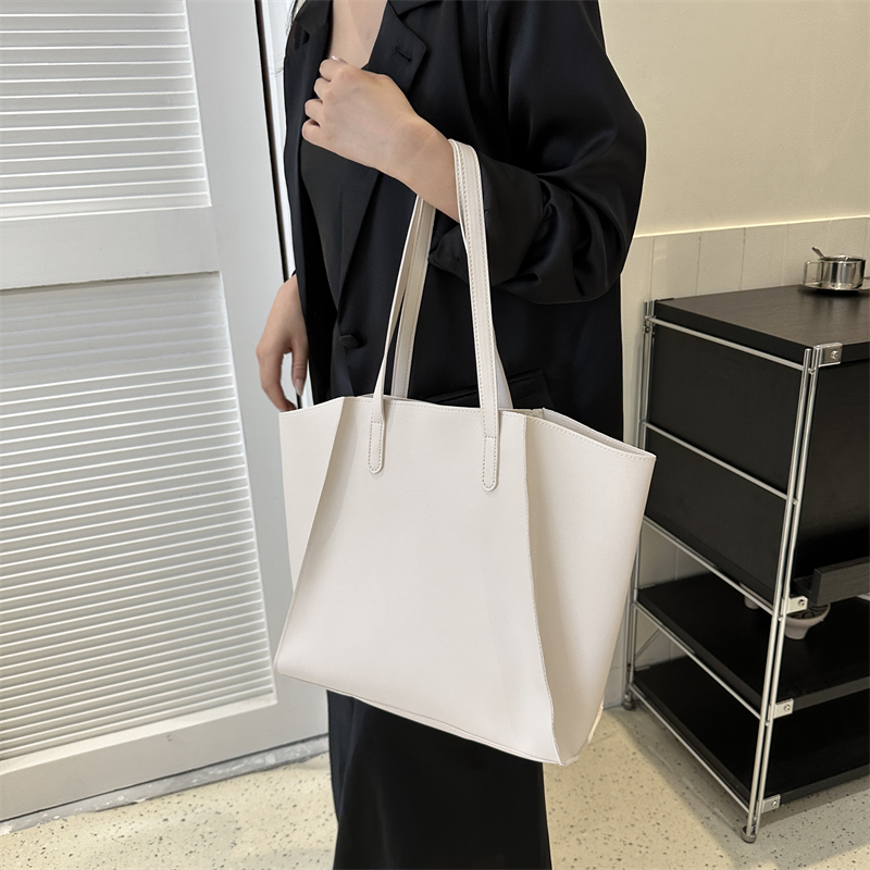 Women's All Seasons Pu Leather Elegant Basic Tote Bag Underarm Bag display picture 6
