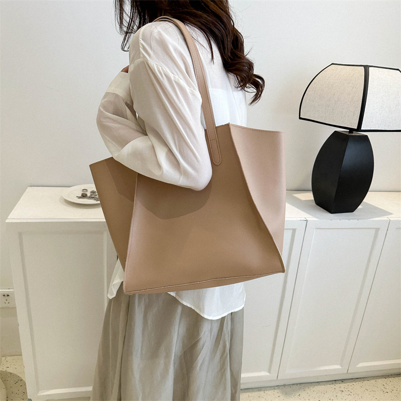 Women's All Seasons Pu Leather Elegant Basic Tote Bag Underarm Bag display picture 7