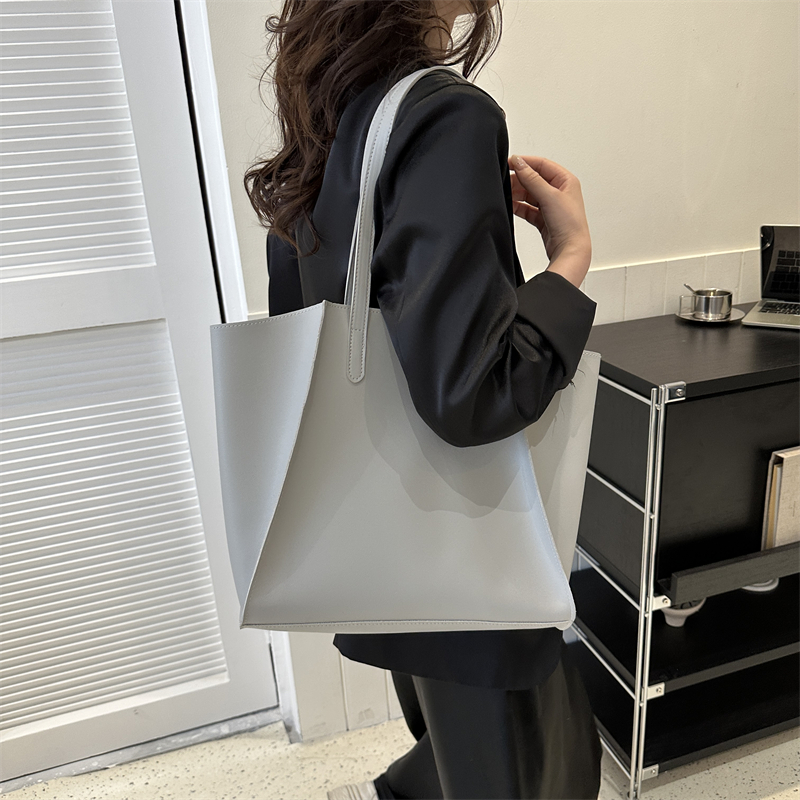 Women's All Seasons Pu Leather Elegant Basic Tote Bag Underarm Bag display picture 11