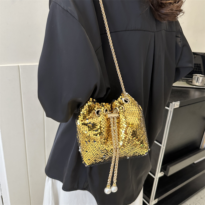 Women's Pu Leather Sequins Solid Color Streetwear Bucket String Shoulder Bag Crossbody Bag display picture 4