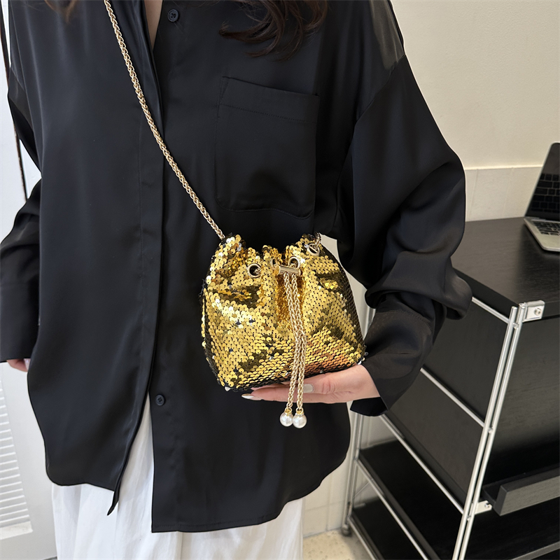 Women's Pu Leather Sequins Solid Color Streetwear Bucket String Shoulder Bag Crossbody Bag display picture 3