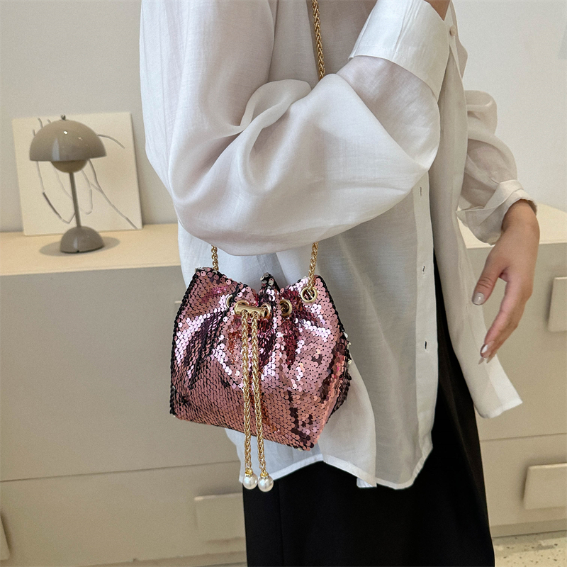 Women's Pu Leather Sequins Solid Color Streetwear Bucket String Shoulder Bag Crossbody Bag display picture 6