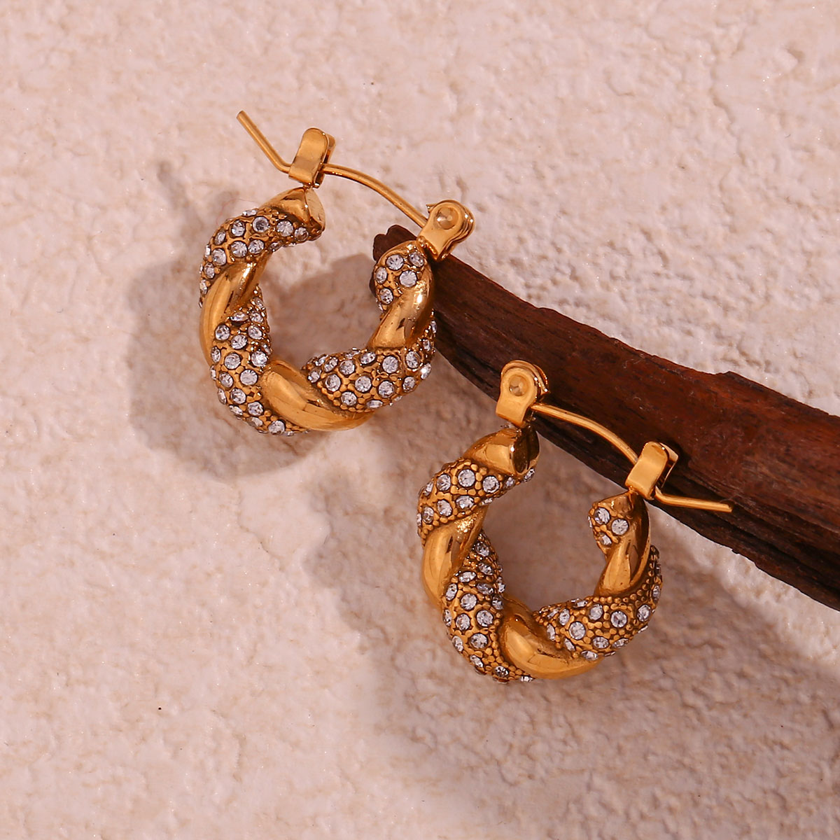 1 Paar Einfacher Stil Klassischer Stil Spiralstreifen Überzug Inlay Rostfreier Stahl Zirkon 18 Karat Vergoldet Ohrringe display picture 3