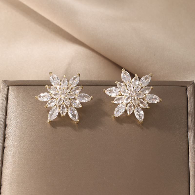 1 Pair Glam Luxurious Sweet Snowflake Plating Three-dimensional Inlay Alloy Artificial Diamond Gold Plated Ear Studs display picture 4
