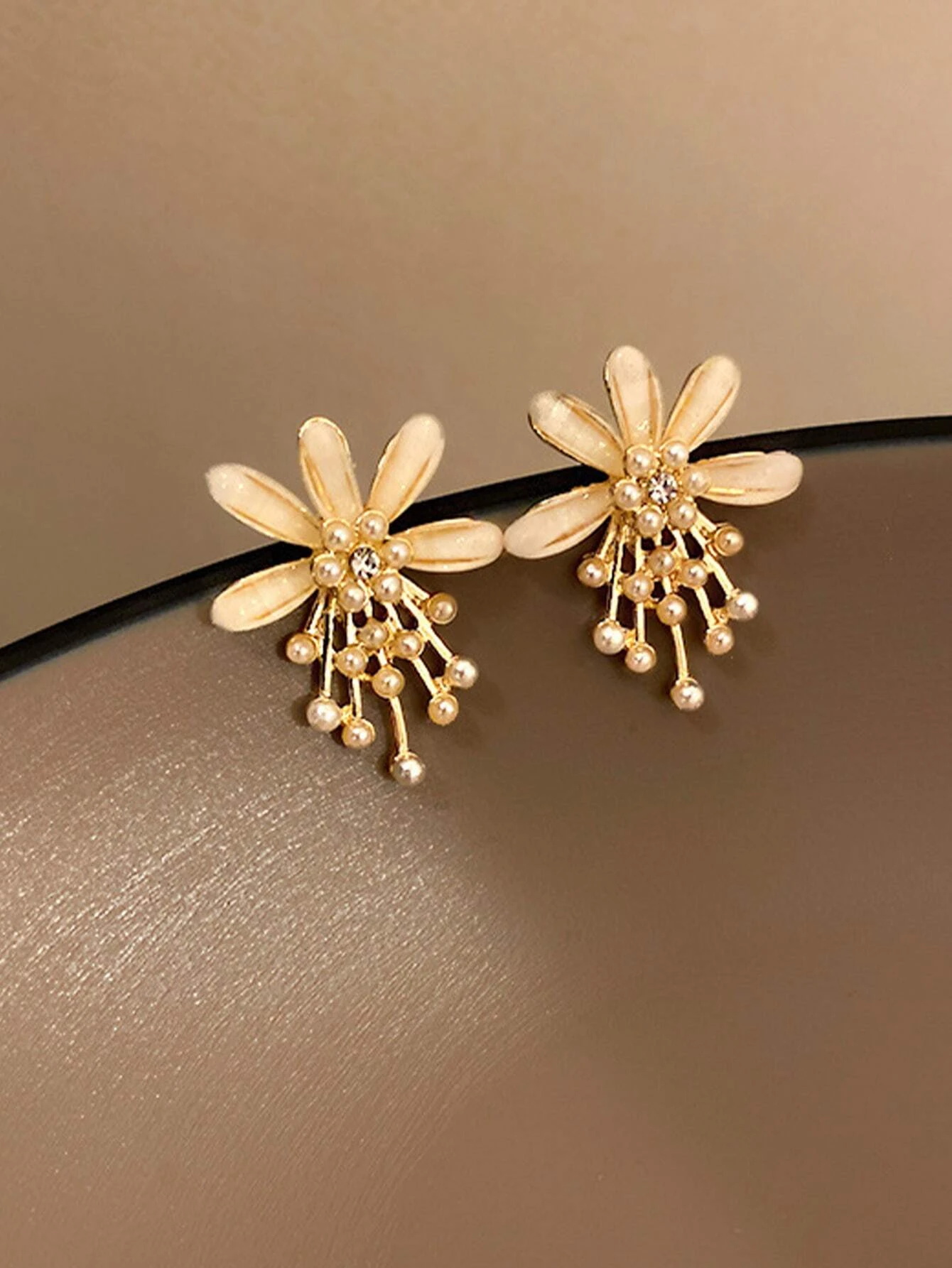 1 Pair Casual Sweet Simple Style Heart Shape Butterfly Inlay Alloy Artificial Pearls Glass Gold Plated Silver Plated Ear Studs display picture 5