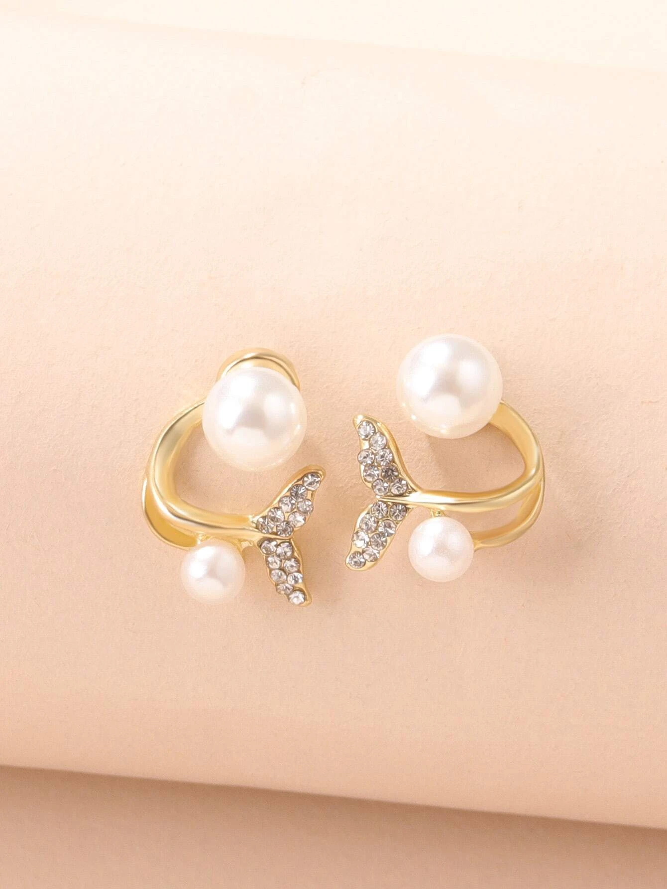 1 Pair Casual Sweet Simple Style Heart Shape Butterfly Inlay Alloy Artificial Pearls Glass Gold Plated Silver Plated Ear Studs display picture 7