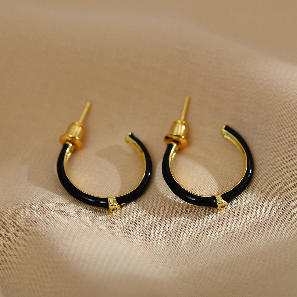1 Pair Simple Style C Shape Enamel Plating Inlay Copper Zircon 18k Gold Plated Ear Studs display picture 4