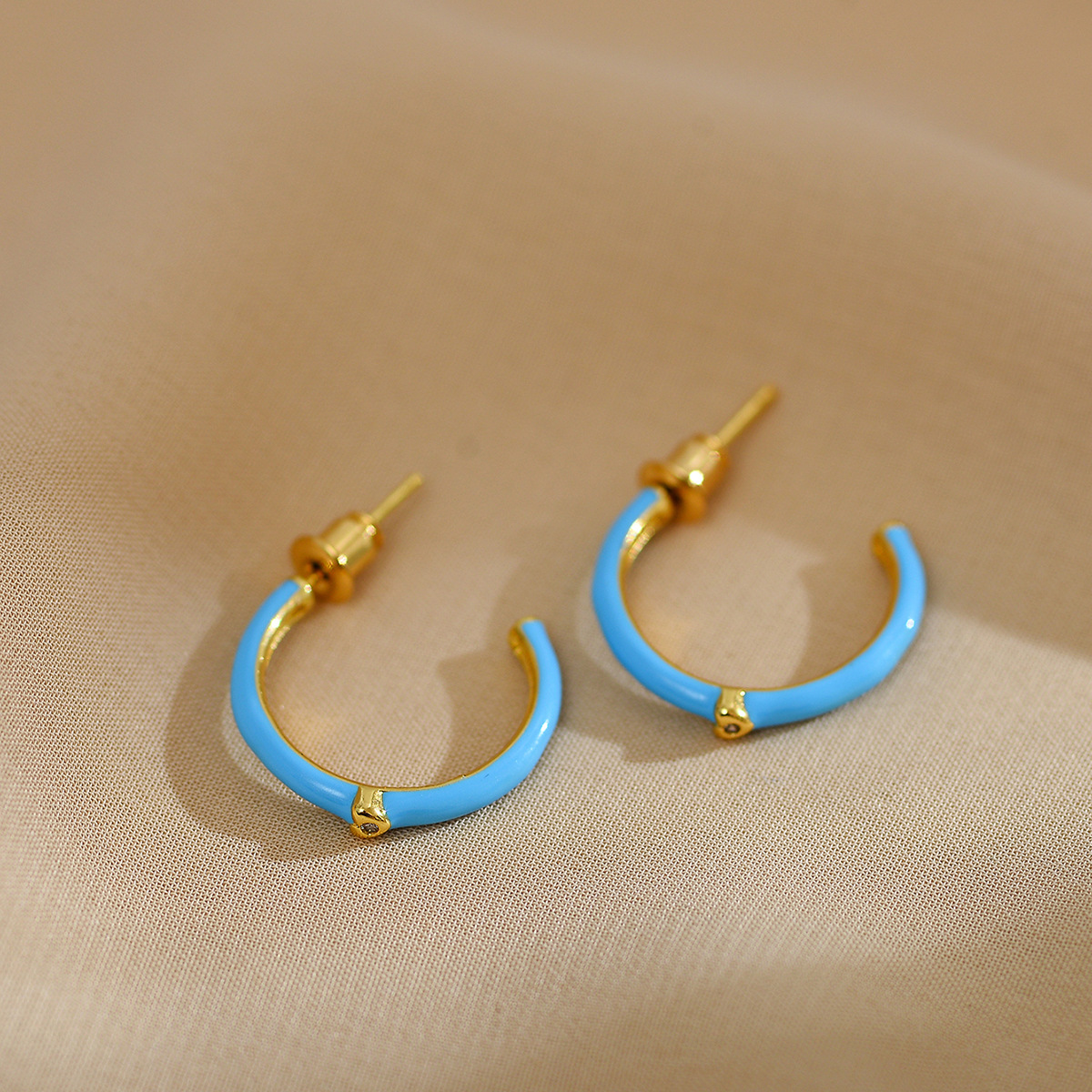 1 Pair Simple Style C Shape Enamel Plating Inlay Copper Zircon 18k Gold Plated Ear Studs display picture 7
