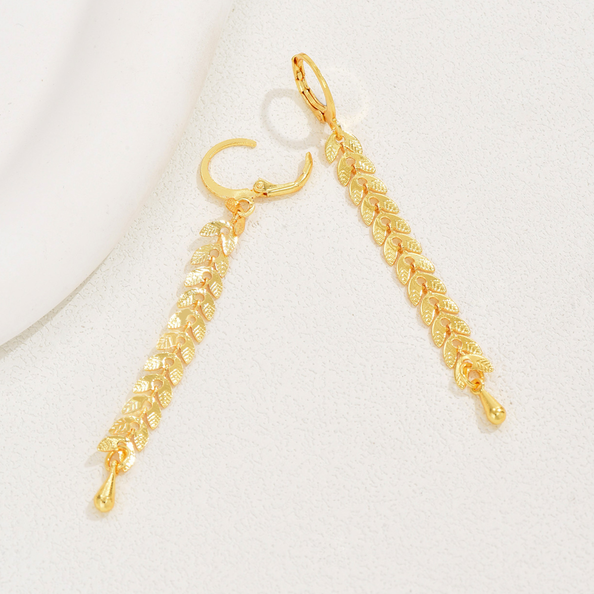 1 Pair Classical Simple Style Water Droplets Fish Bone Plating Copper 18k Gold Plated Drop Earrings display picture 4