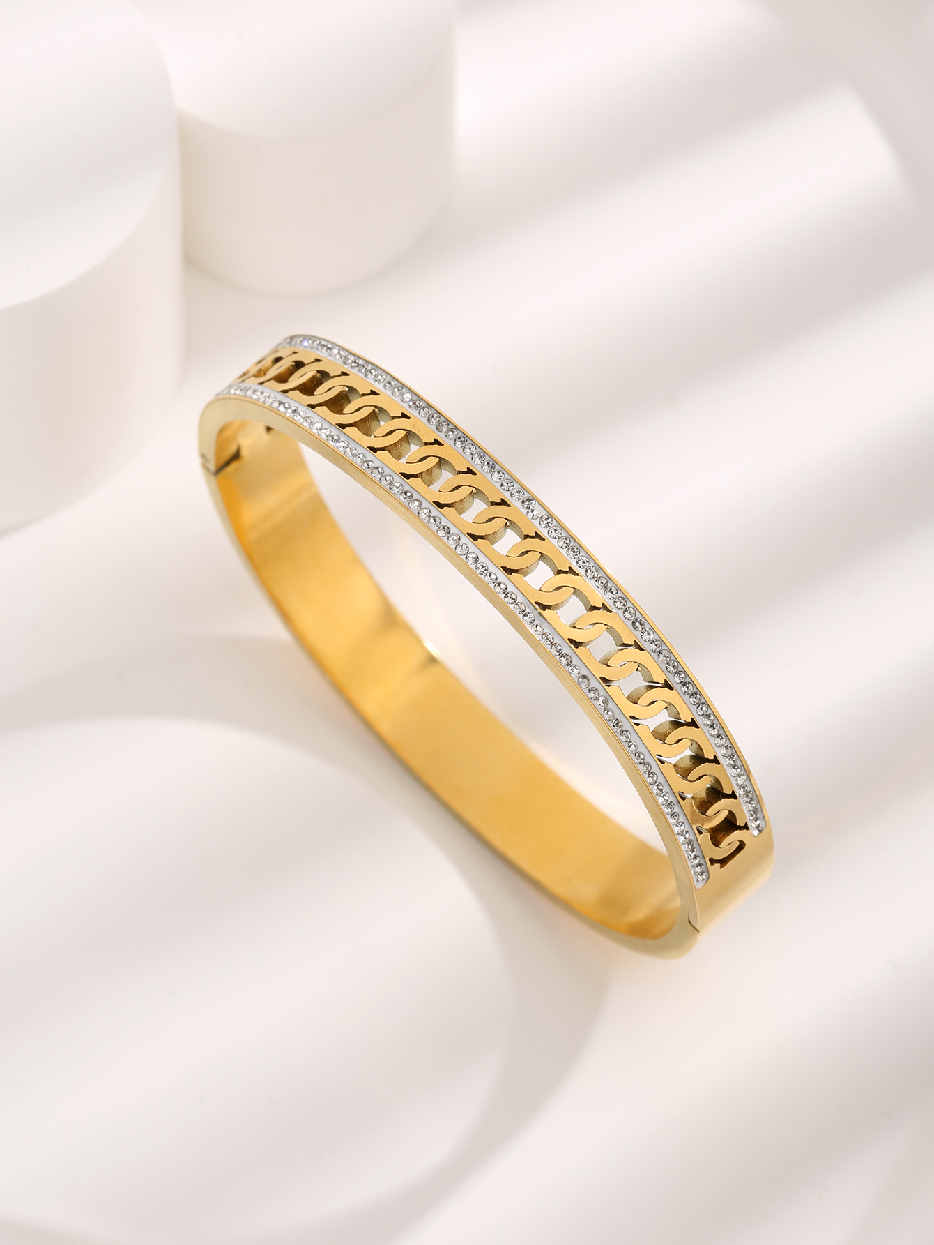 Modern Style Round Titanium Steel Plating Inlay Zircon Gold Plated Bangle display picture 2