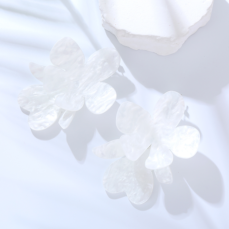 1 Pair Ig Style Elegant Flower Carving Arylic Drop Earrings display picture 6