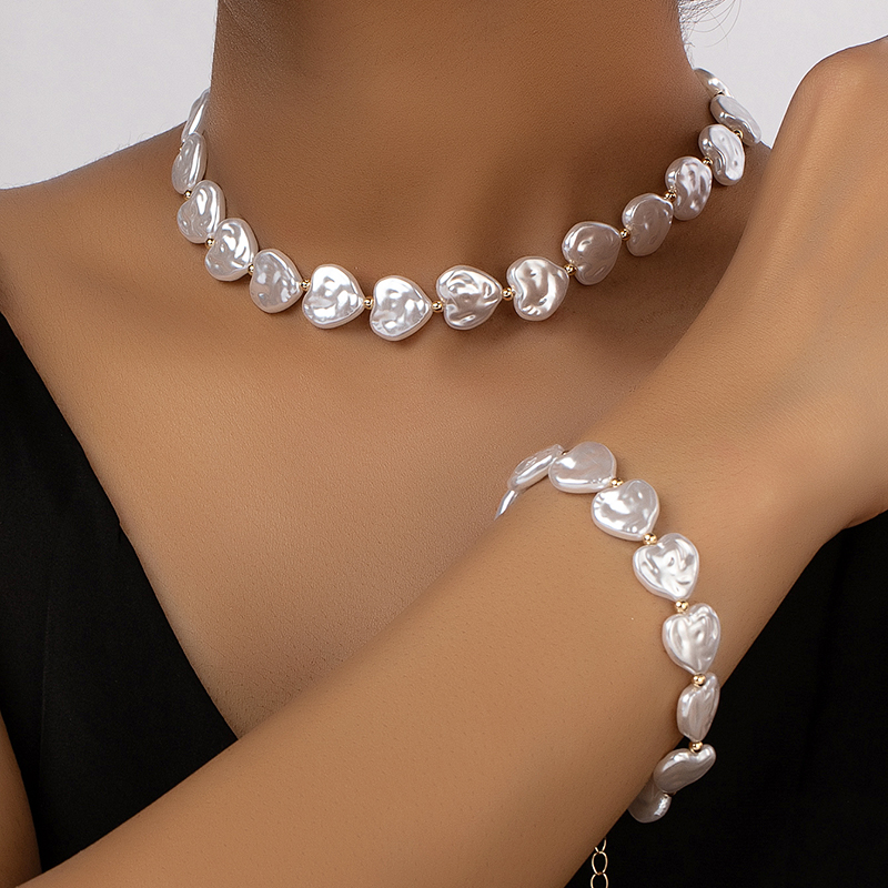 Elegant Retro Pendeln Herzform Legierung Barocke Perlen Überzug Frau Armbänder Halskette display picture 1