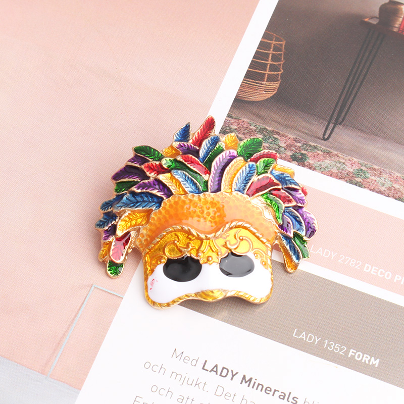 Cute Funny Mask Alloy Unisex Brooches display picture 1