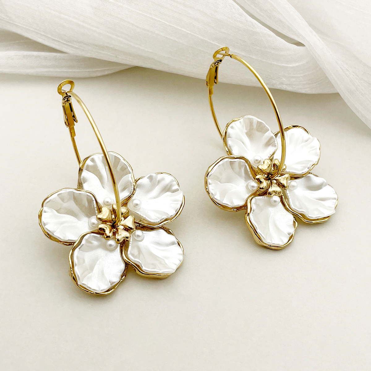 1 Pair Classical Vintage Style Flower Plating Inlay 304 Stainless Steel Shell 14K Gold Plated Earrings display picture 1