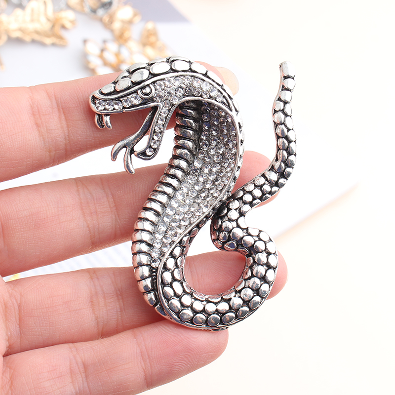 Exaggerated Funny Snake Alloy Unisex Brooches display picture 3
