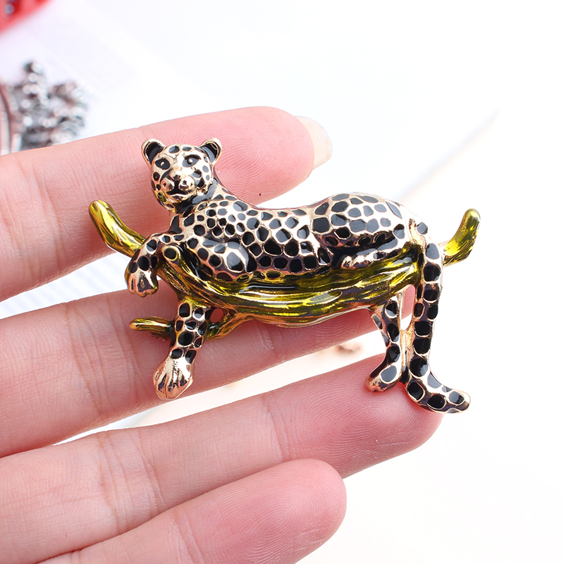 Exaggerated Handmade Cheetah Alloy Enamel Unisex Brooches display picture 3