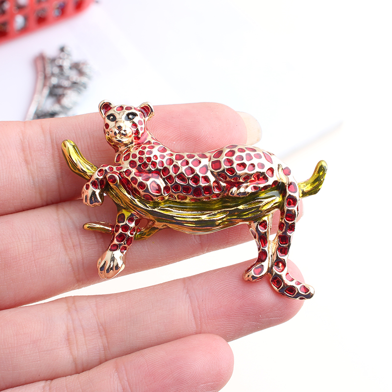 Exaggerated Handmade Cheetah Alloy Enamel Unisex Brooches display picture 2
