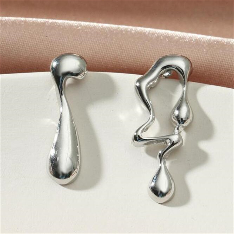 1 Pair Casual Asymmetrical Alloy Ear Studs display picture 1