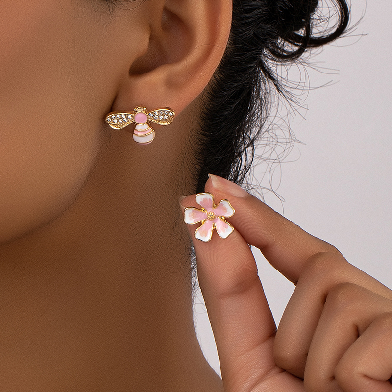 1 Pair Retro French Style Commute Flower Bee Enamel Plating Alloy Ear Studs display picture 1