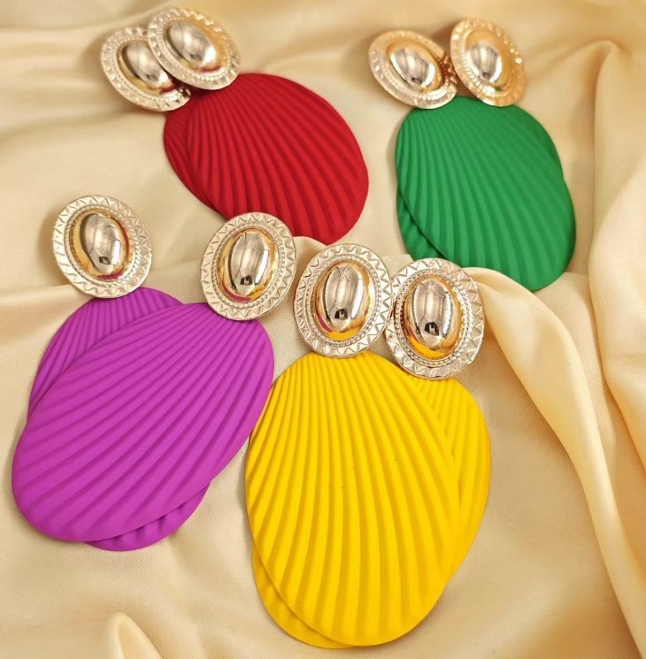 1 Paire Exagéré Style Moderne Géométrique Ovale Placage Le Fer Des Boucles D'Oreilles display picture 1