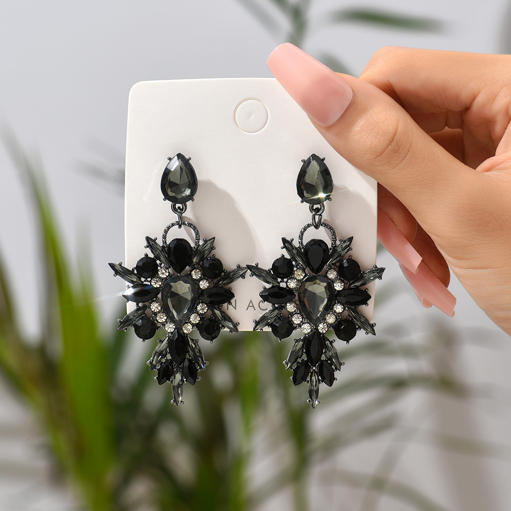 1 Pair Elegant Retro Luxurious Water Droplets Inlay Zinc Alloy Rhinestones Drop Earrings display picture 10