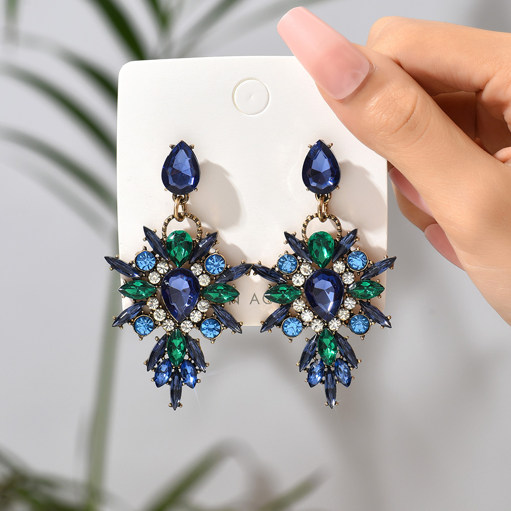 1 Pair Elegant Retro Luxurious Water Droplets Inlay Zinc Alloy Rhinestones Drop Earrings display picture 11