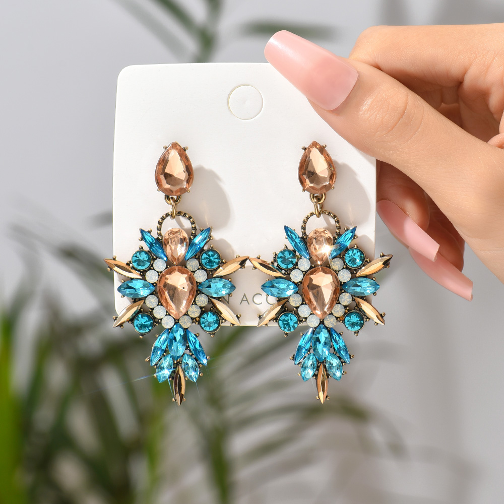 1 Pair Elegant Retro Luxurious Water Droplets Inlay Zinc Alloy Rhinestones Drop Earrings display picture 6