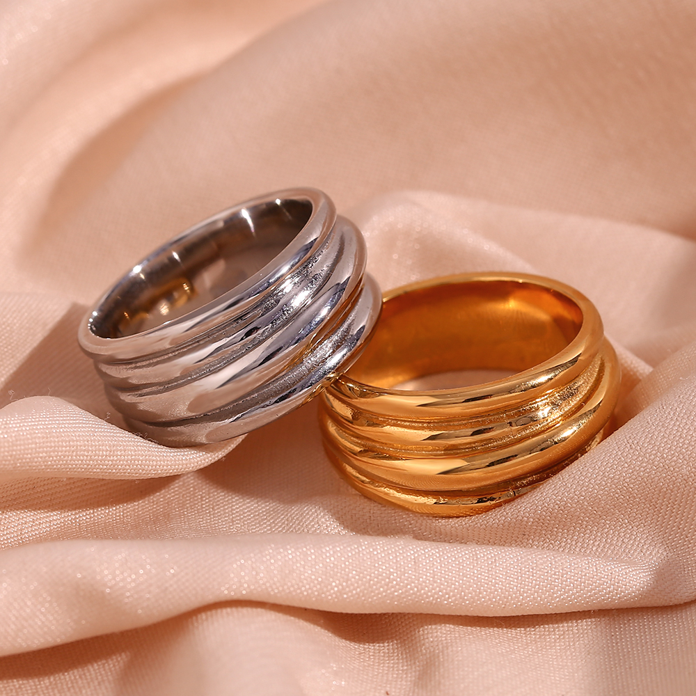 Simple Style Classic Style Solid Color Stainless Steel Plating 18k Gold Plated Rings display picture 1