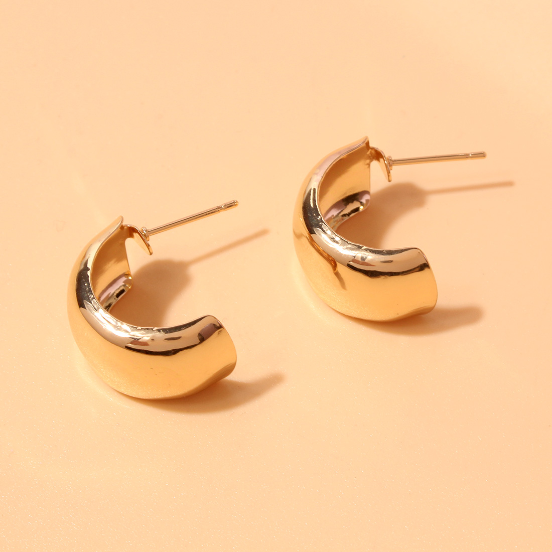 1 Pair Simple Style Solid Color Three-dimensional Metal Ear Studs display picture 2