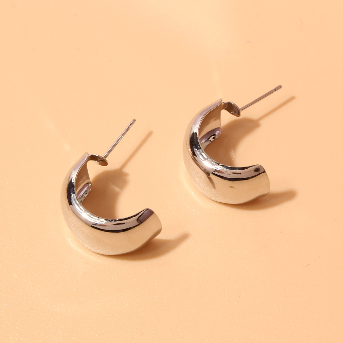 1 Pair Simple Style Solid Color Three-dimensional Metal Ear Studs display picture 5