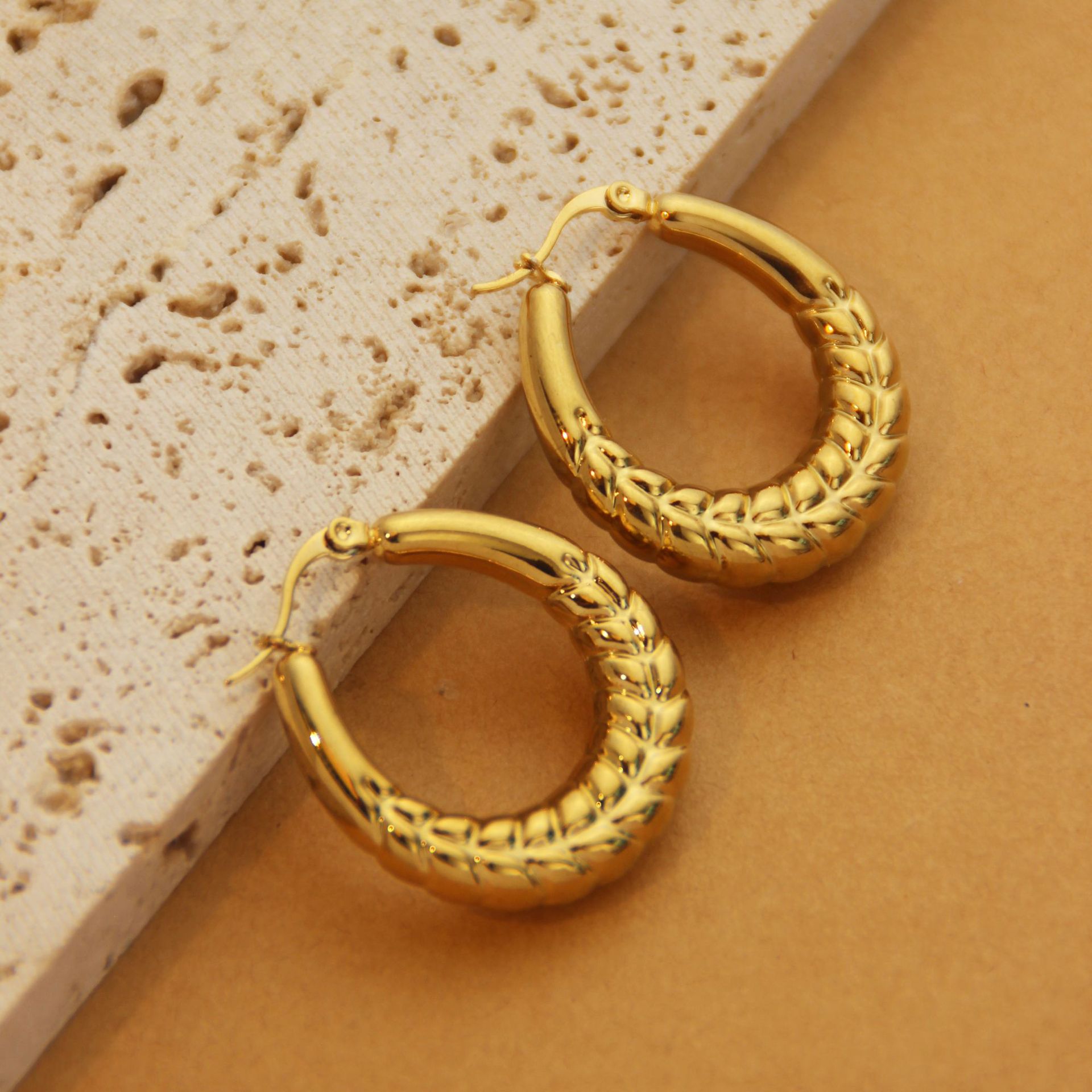 1 Pair Vintage Style Exaggerated Simple Style Round Oval Plating Metal Stainless Steel 18k Gold Plated Hoop Earrings display picture 7