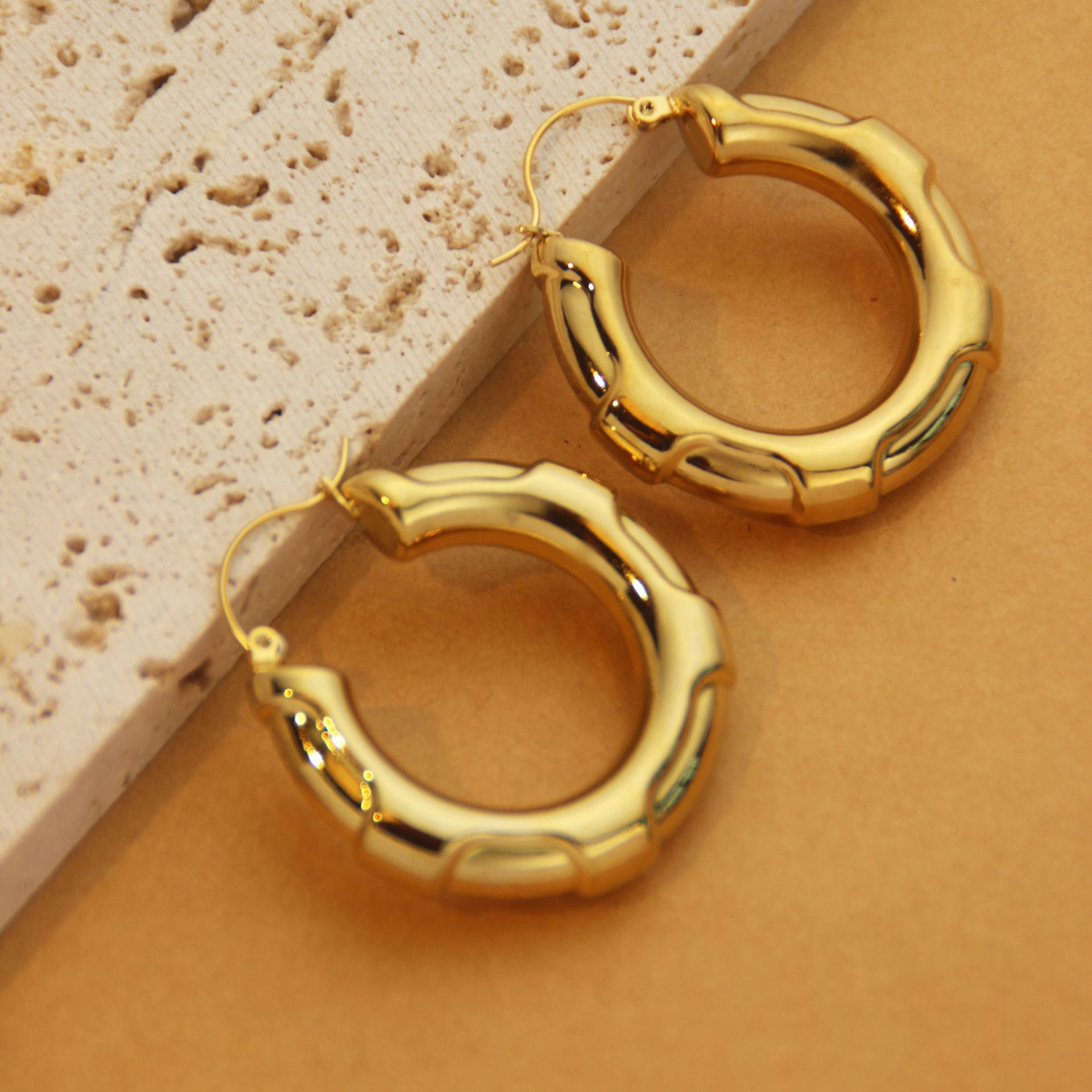 1 Pair Vintage Style Exaggerated Simple Style Round Oval Plating Metal Stainless Steel 18k Gold Plated Hoop Earrings display picture 8
