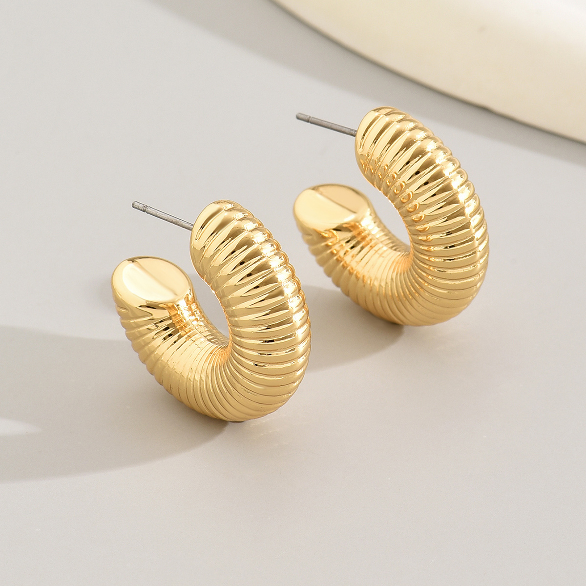 1 Pair Modern Style Classic Style C Shape Stripe Arylic Alloy Ear Studs display picture 1