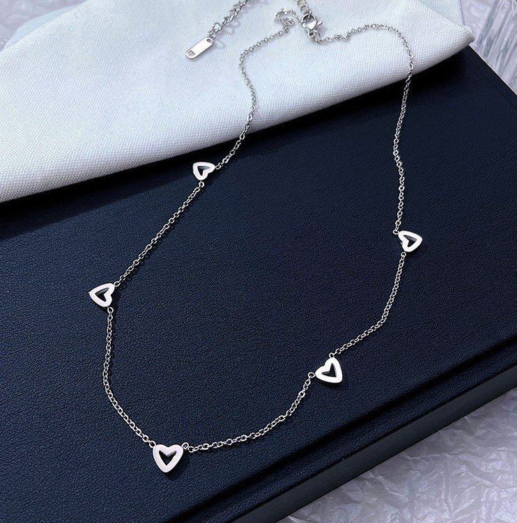 Simple Style Heart Shape Stainless Steel Titanium Steel Plating Necklace display picture 1