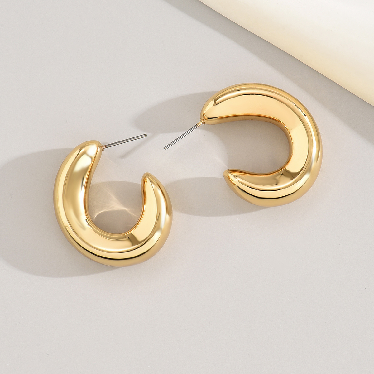 1 Pair Modern Style Classic Style C Shape Stripe Arylic Alloy Ear Studs display picture 3