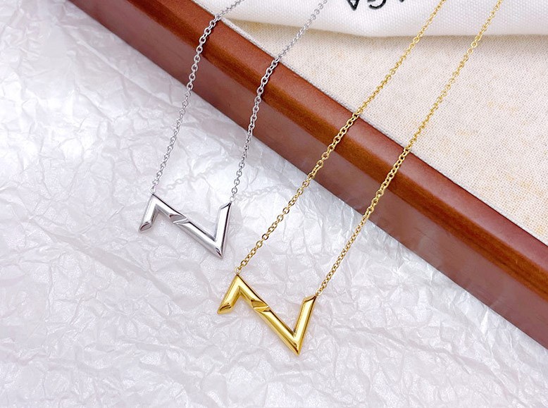 Elegant Lady Letter Stainless Steel Titanium Steel Plating Pendant Necklace display picture 2