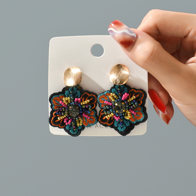 1 Pair Ethnic Style Flower Embroidery Beaded Resin Zinc Alloy Handmade Dangling Earrings display picture 3