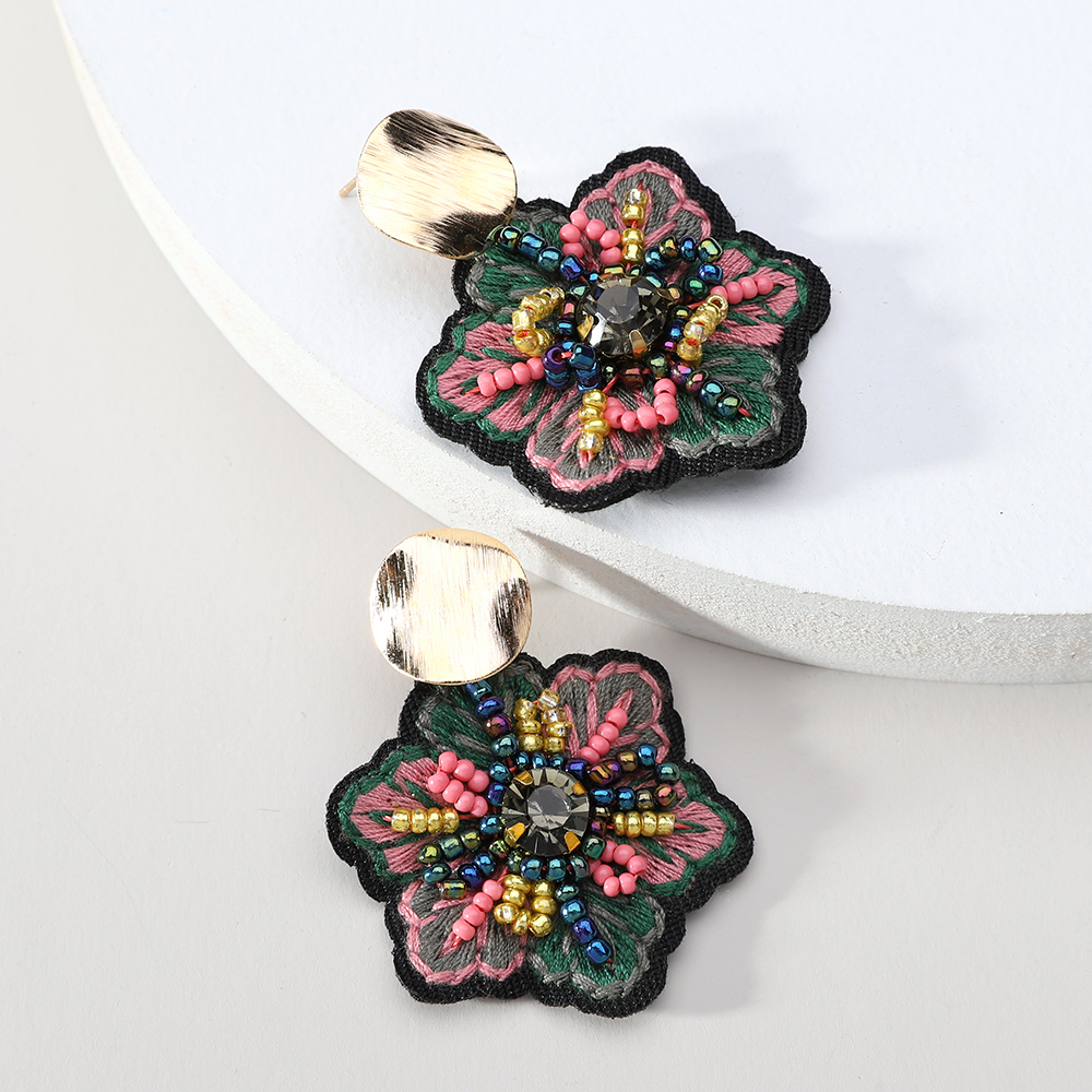 1 Pair Ethnic Style Flower Embroidery Beaded Resin Zinc Alloy Handmade Dangling Earrings display picture 6
