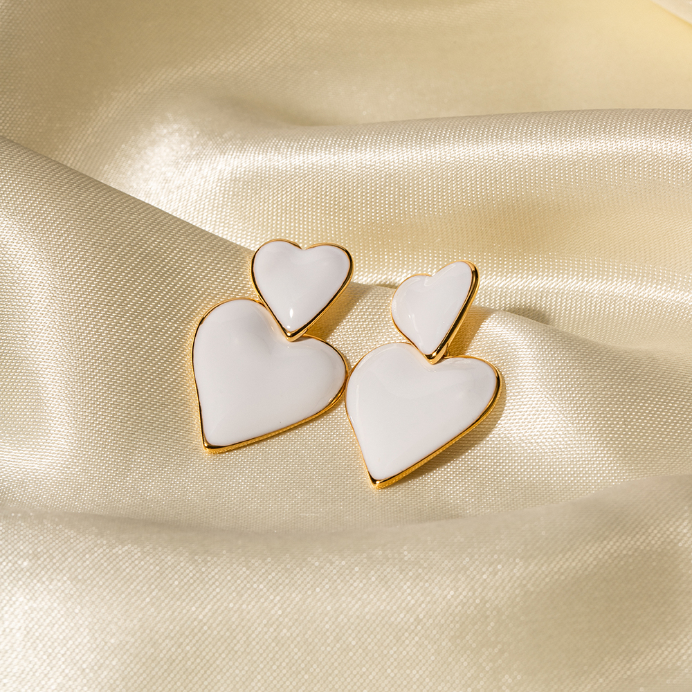 1 Pair Retro Heart Shape Enamel Plating Stainless Steel 18k Gold Plated Drop Earrings display picture 2