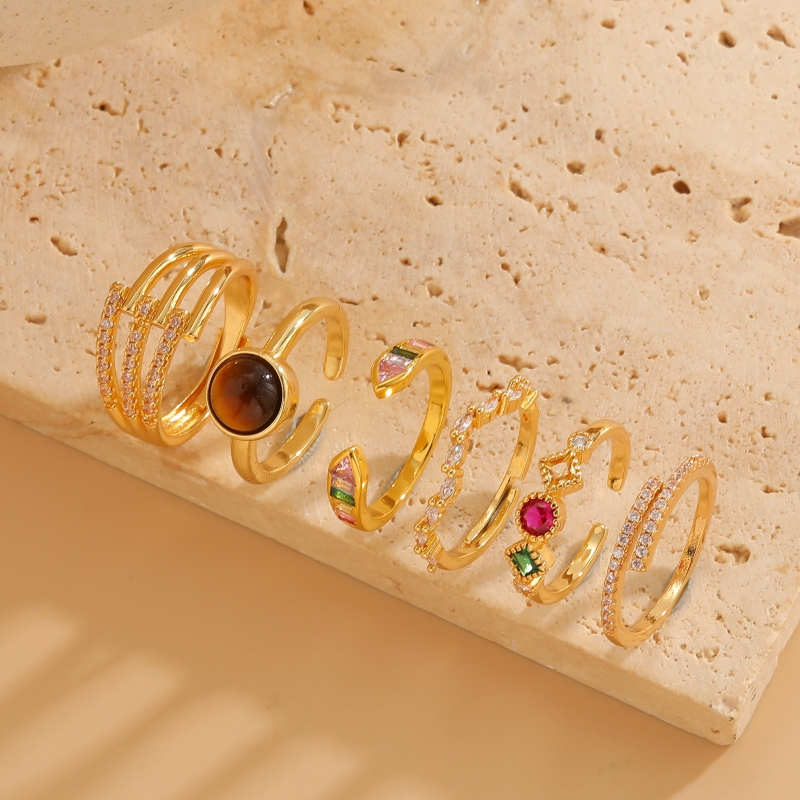 Elegant Luxuriös Einfarbig Kupfer Überzug Inlay Zirkon 14 Karat Vergoldet Ringe display picture 2