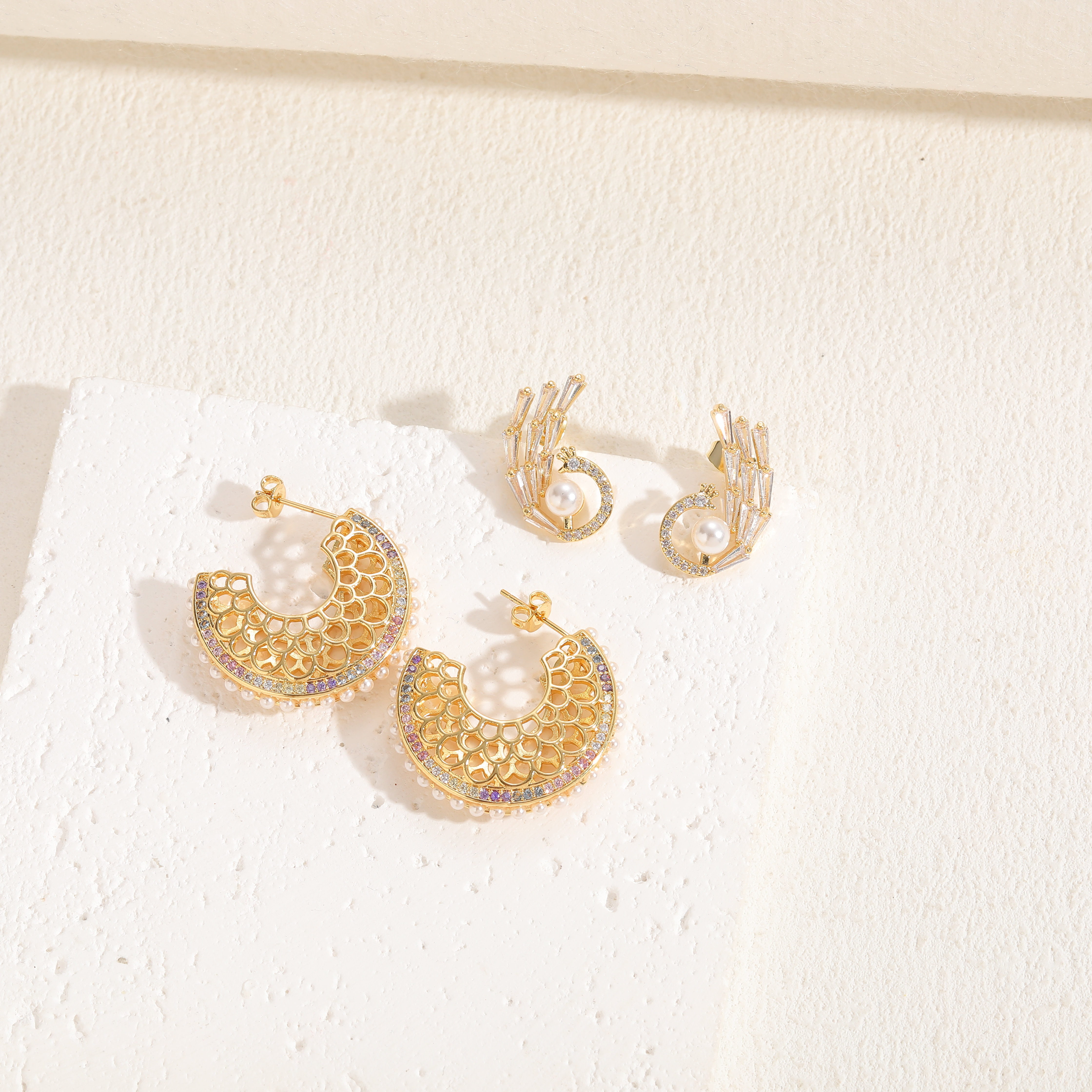 1 Paar Elegant Klassischer Stil Geometrisch Asymmetrisch Überzug Inlay Kupfer Zirkon 14 Karat Vergoldet Ohrringe display picture 6