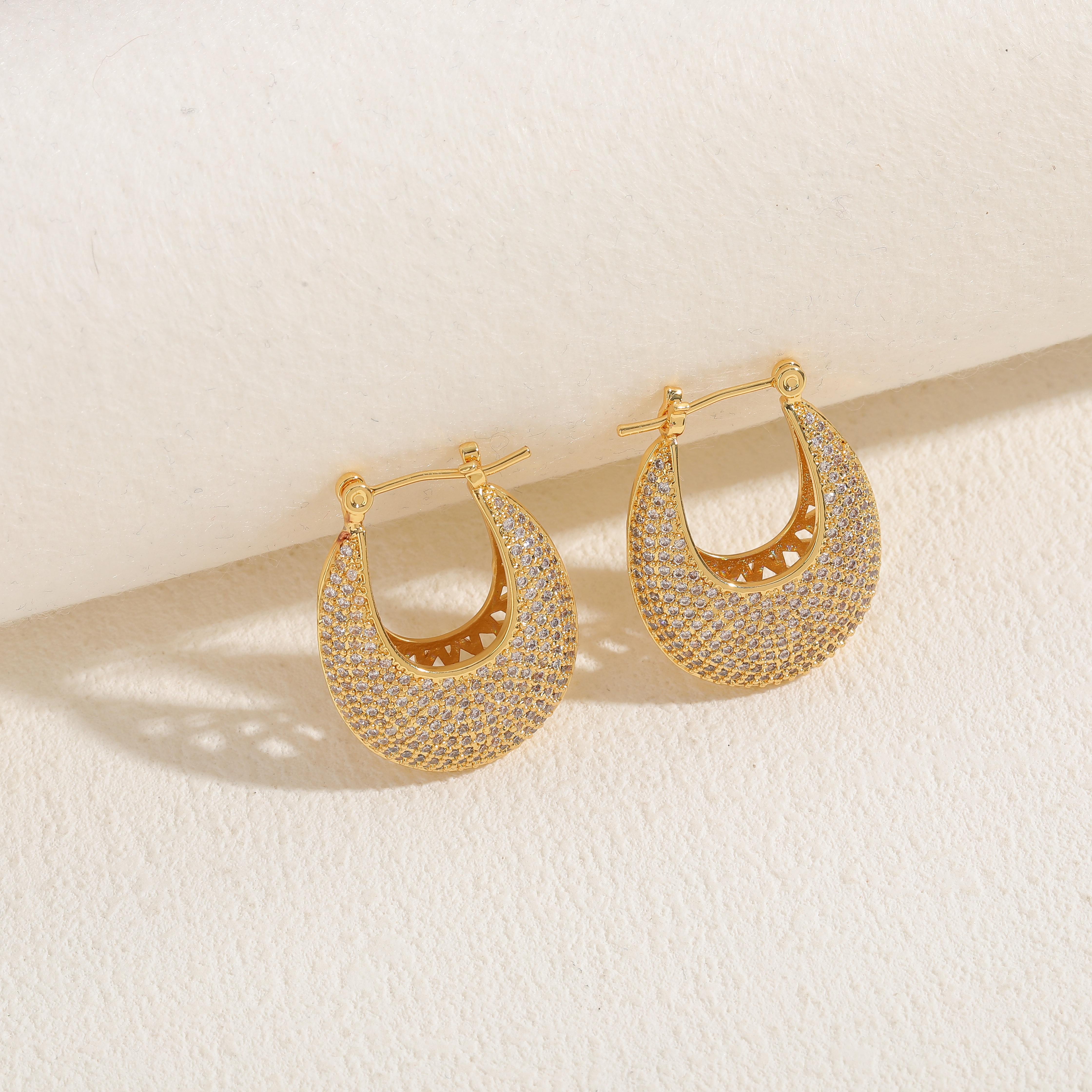 1 Paar Elegant Klassischer Stil Geometrisch Asymmetrisch Überzug Inlay Kupfer Zirkon 14 Karat Vergoldet Ohrringe display picture 2